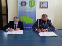 Przekazanie sprzętu przez Prezydenta miasta na rece Komendanta Powiatowego Policji w Kutnie
