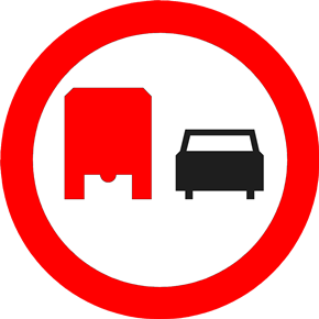 znak zakaz wyprzedzania przez pojazdy ciężarowe.