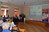 Komendant Powiatowy Policji w Kutnie prowadzi wykład w Wyższej Szkole Gospodarki Krajowej