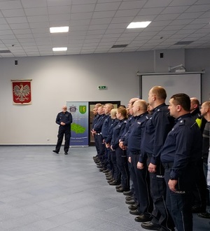 uroczysty apel pożegnalny policjantów odchodzących na emeryturę.