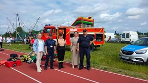 policjanci podczas pikniku rodzinnego w Strzelcach.