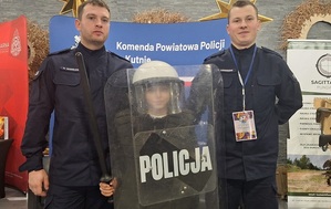 Policjanci podczas Wielkiej Orkiestry Świątecznej Pomocy