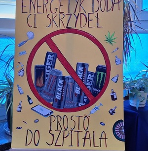 plakaty/prace wykonane przez młodzież I Liceum imienia Staszica dotyczące konsekwencji uzależnień.