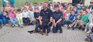 Policjanci w przedszkolu Jarzembinka.
