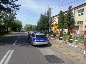 lustracja rejonu szkół na terenie powiatu kutnowskiego przez policjantów.