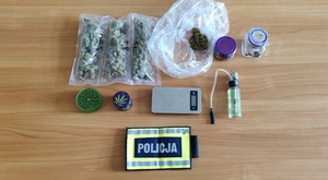 zabezpieczone przez policjantów narkotyki.