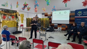 Pani psycholog podczas prelekcji.