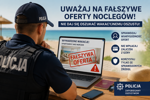policjant przed laptopem na którym znajduje się fałszywa oferta wakacyjna.
