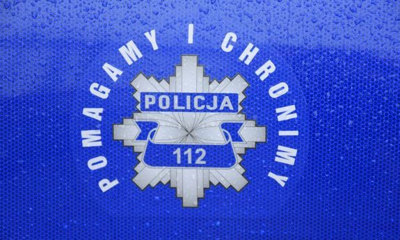 Policjant uratował kobietę z płonącego budynku w Żychlinie